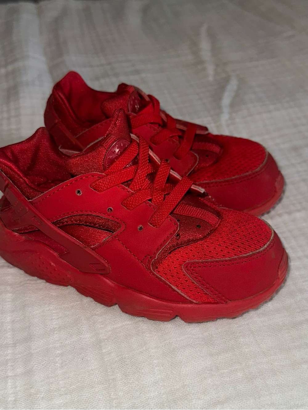 Nike huarache Kids All-Red Athletic Sneakers